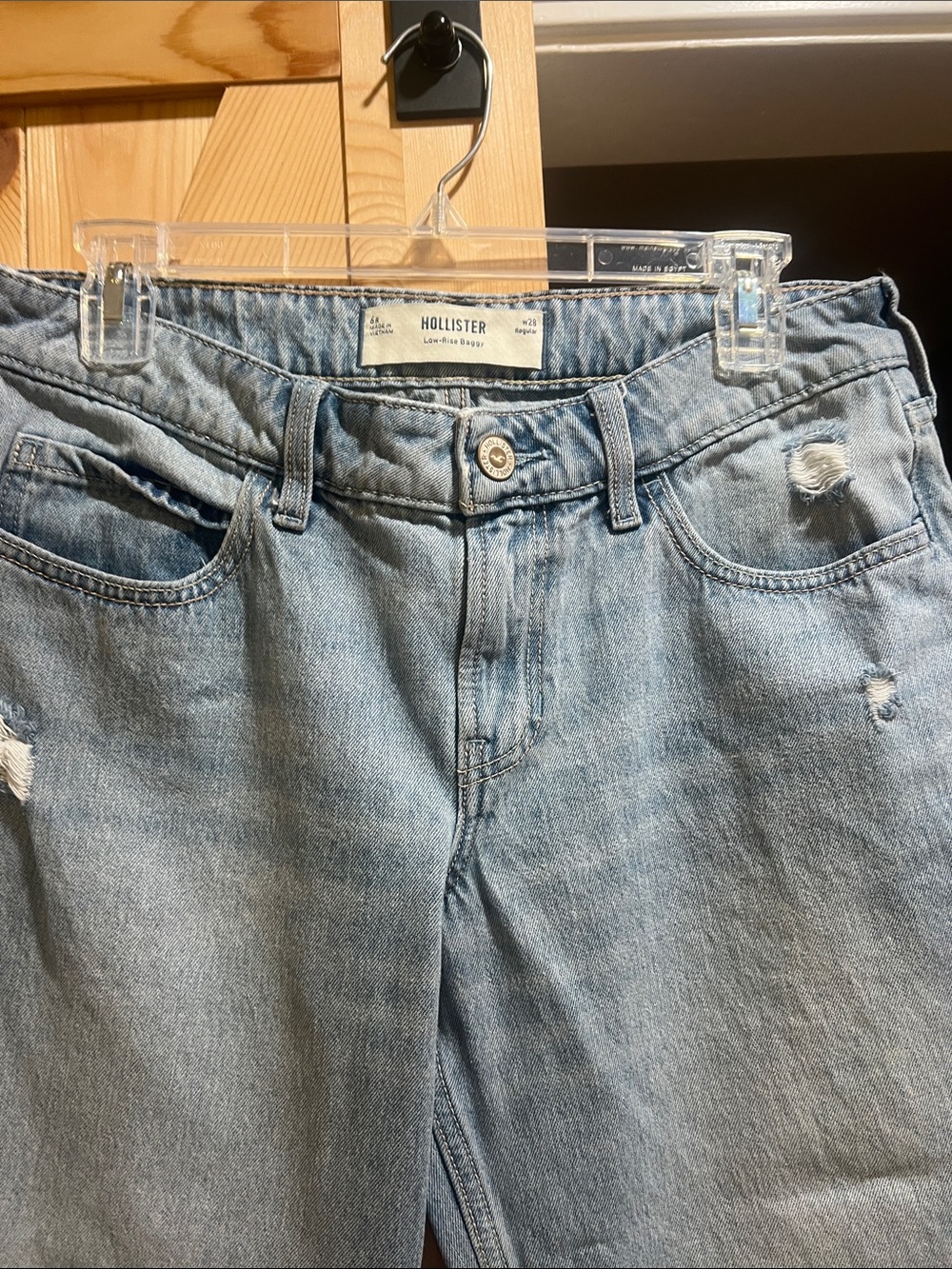 Hollister Light Wash low rise baggy  Relaxed Jeans size 28 regular